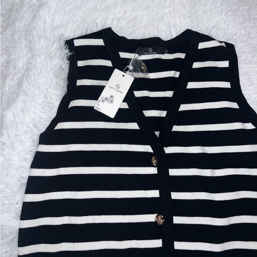 NWT Lillusory Black and White Sweater Vest size Large with Gold Button